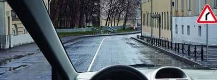 Is the driver obliged to turn on the turn signal in this situation?