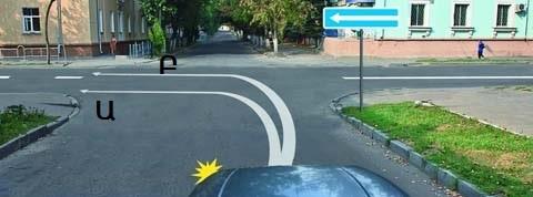 По какой траектории водитель имеет право выполнить поворот налево в данной ситуации?